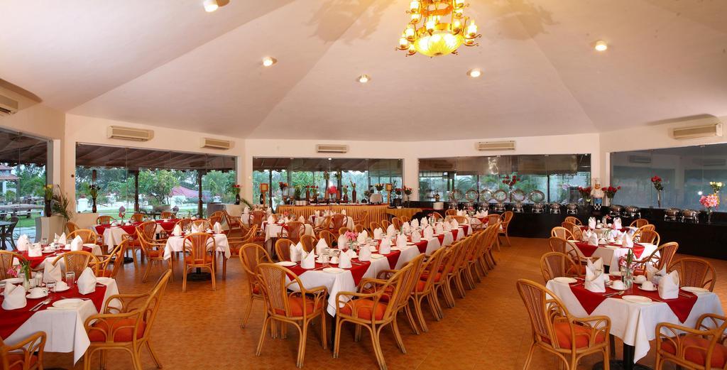 Chariot Beach Resort Махабалипурам Ресторан фото